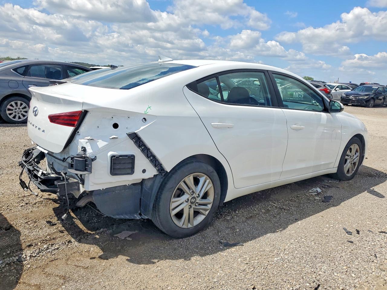 Hyundai ELANTRA Sel