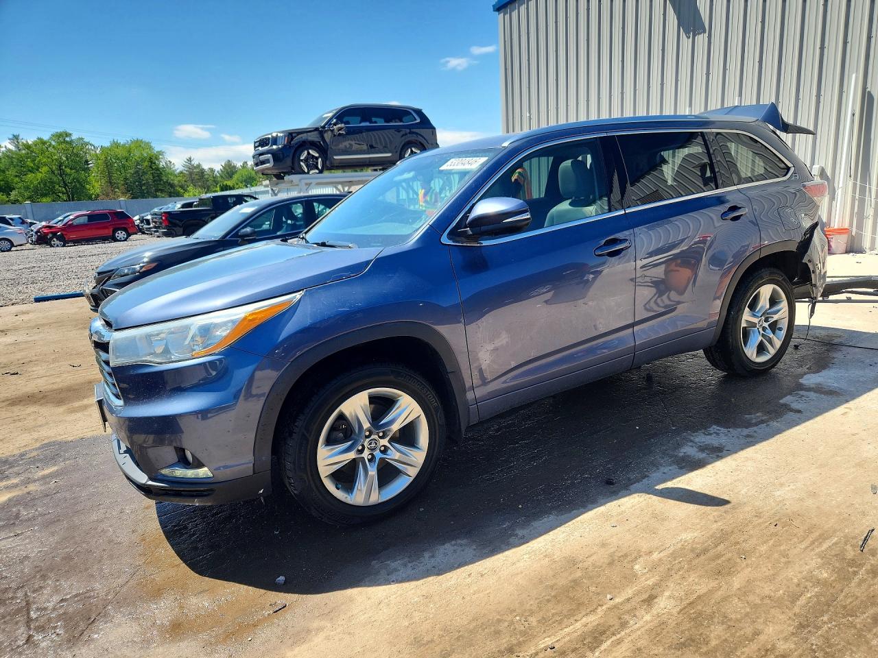 Salvage Toyota Highlander Image