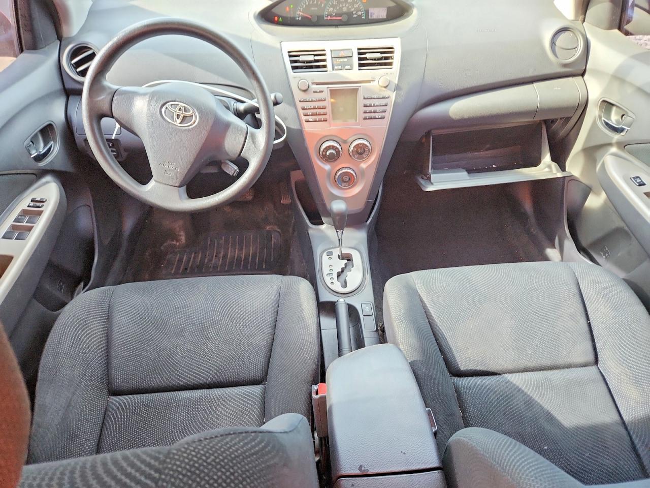 Toyota Yaris Base