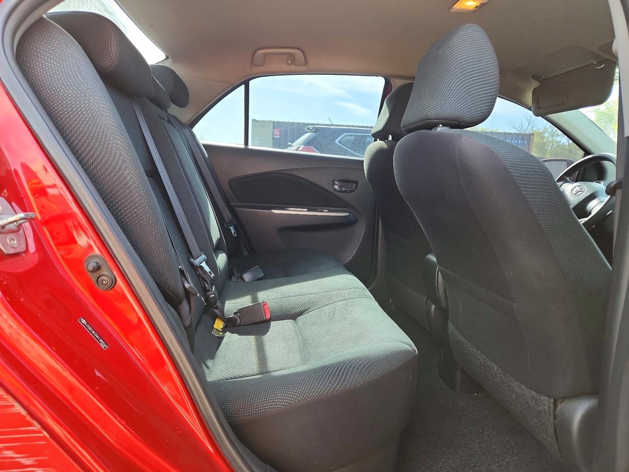 Toyota Yaris Base