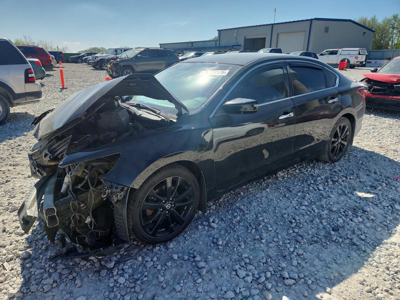 Salvage Nissan Altima Image
