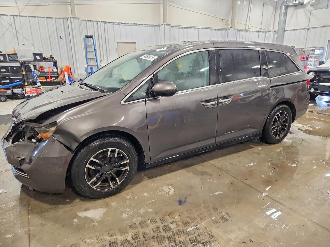 Salvage Honda Odyssey Image