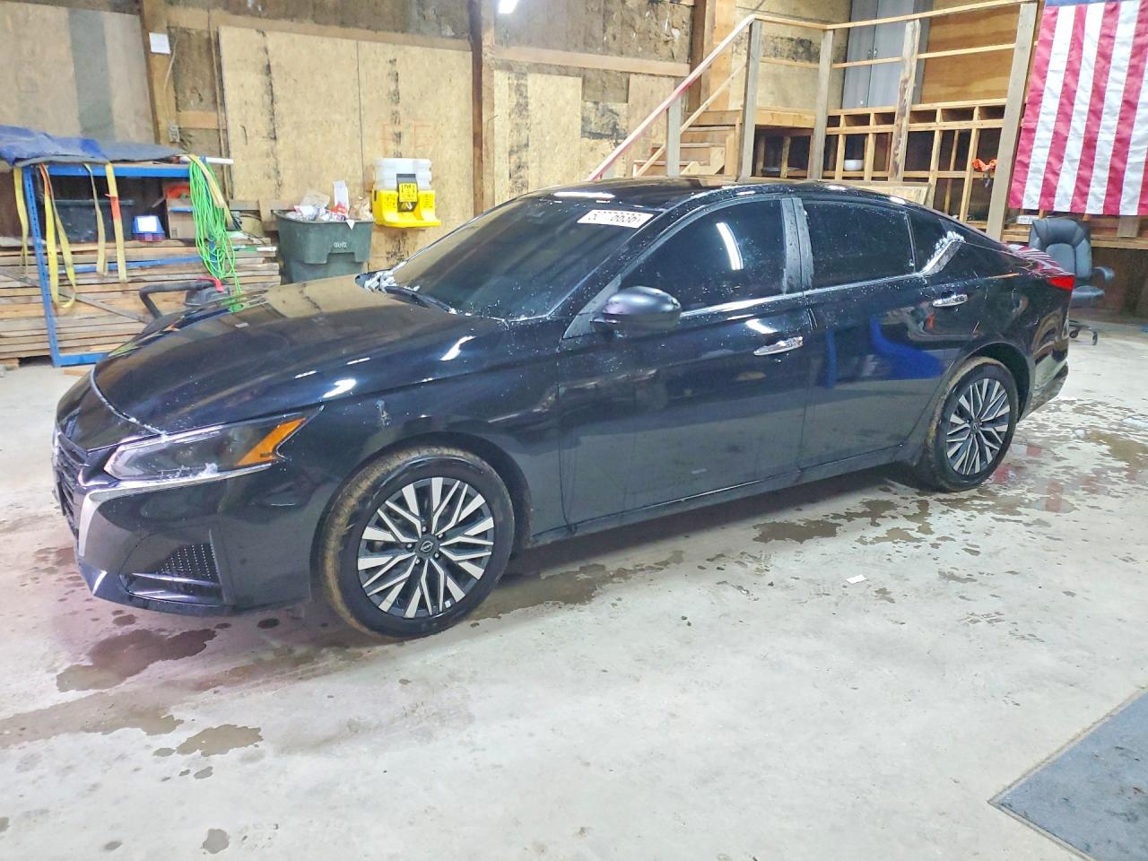 Salvage Nissan Altima Image