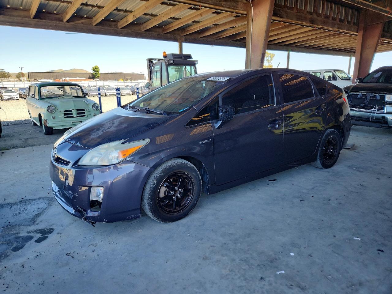 Salvage Toyota Prius Image
