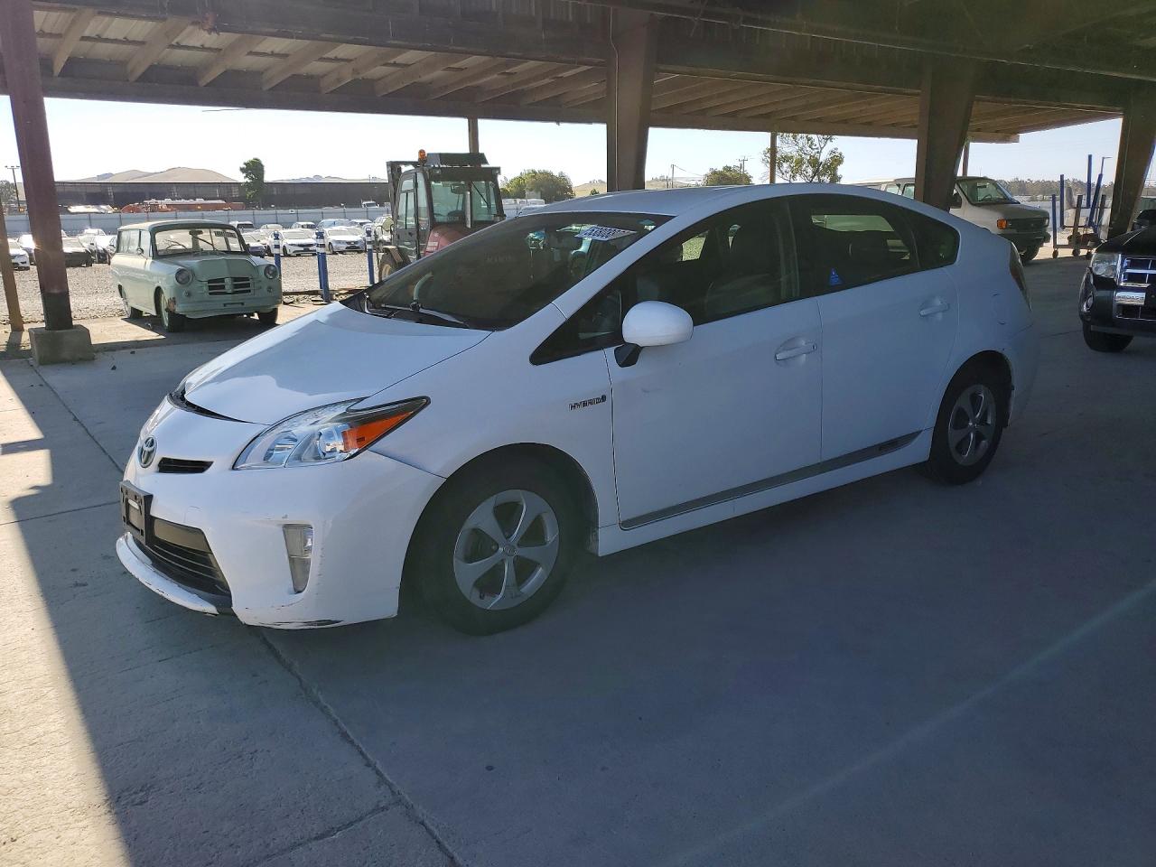 Salvage Toyota Prius Image