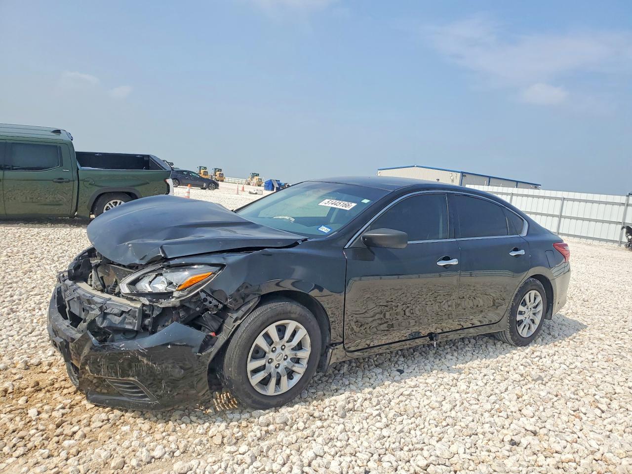 Salvage Nissan Altima Image