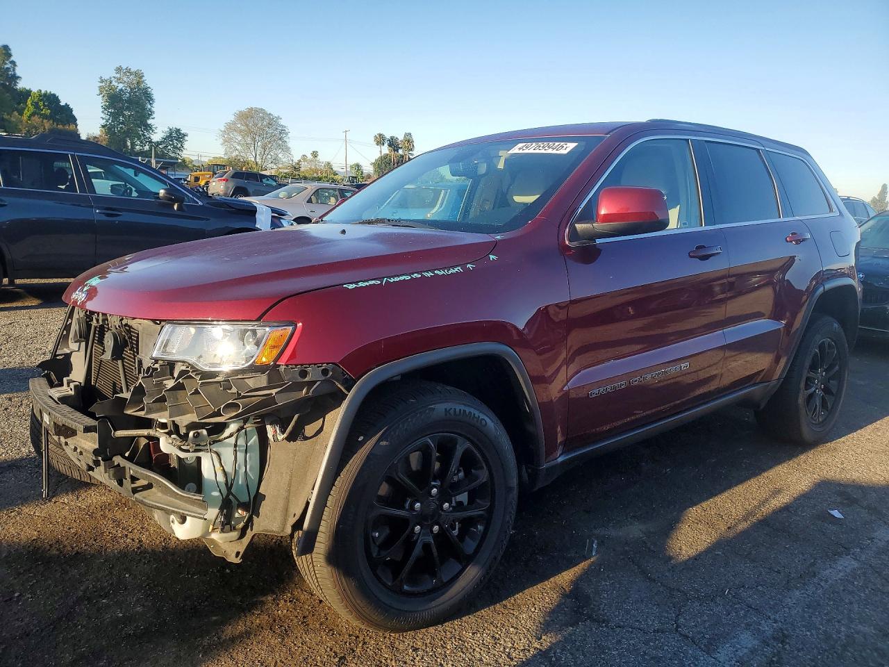Salvage Jeep Cherokee Image