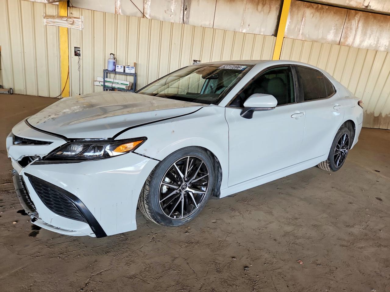 Salvage Toyota Camry Image