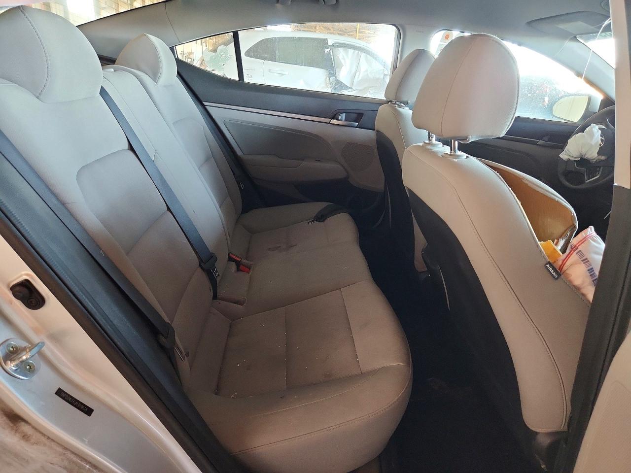 Hyundai ELANTRA Sel