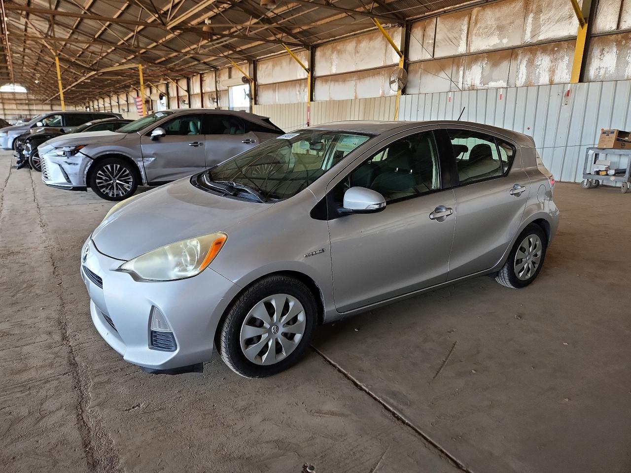 Salvage Toyota Prius Image