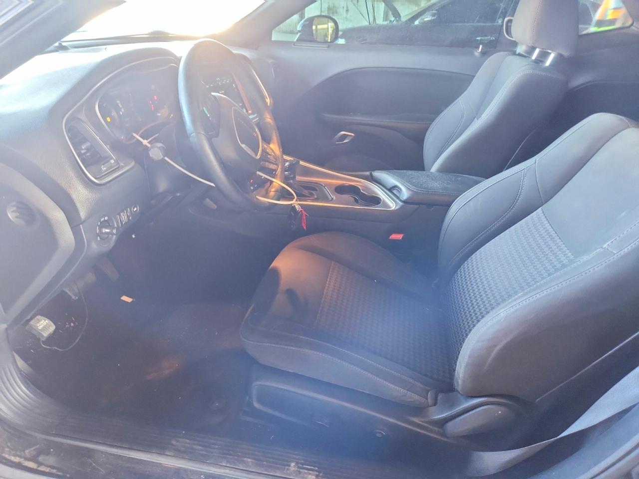 Dodge Challenger Sxt