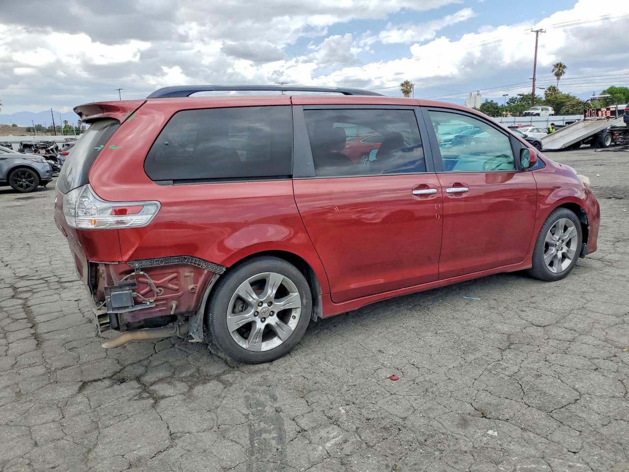 Toyota Sienna Sport