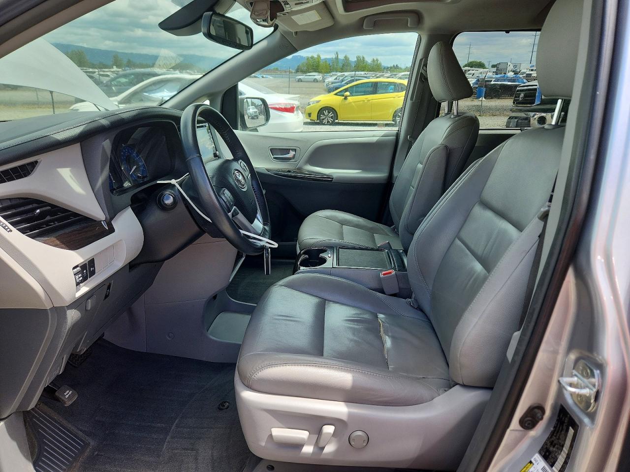 Toyota Sienna Xle 8-passenger