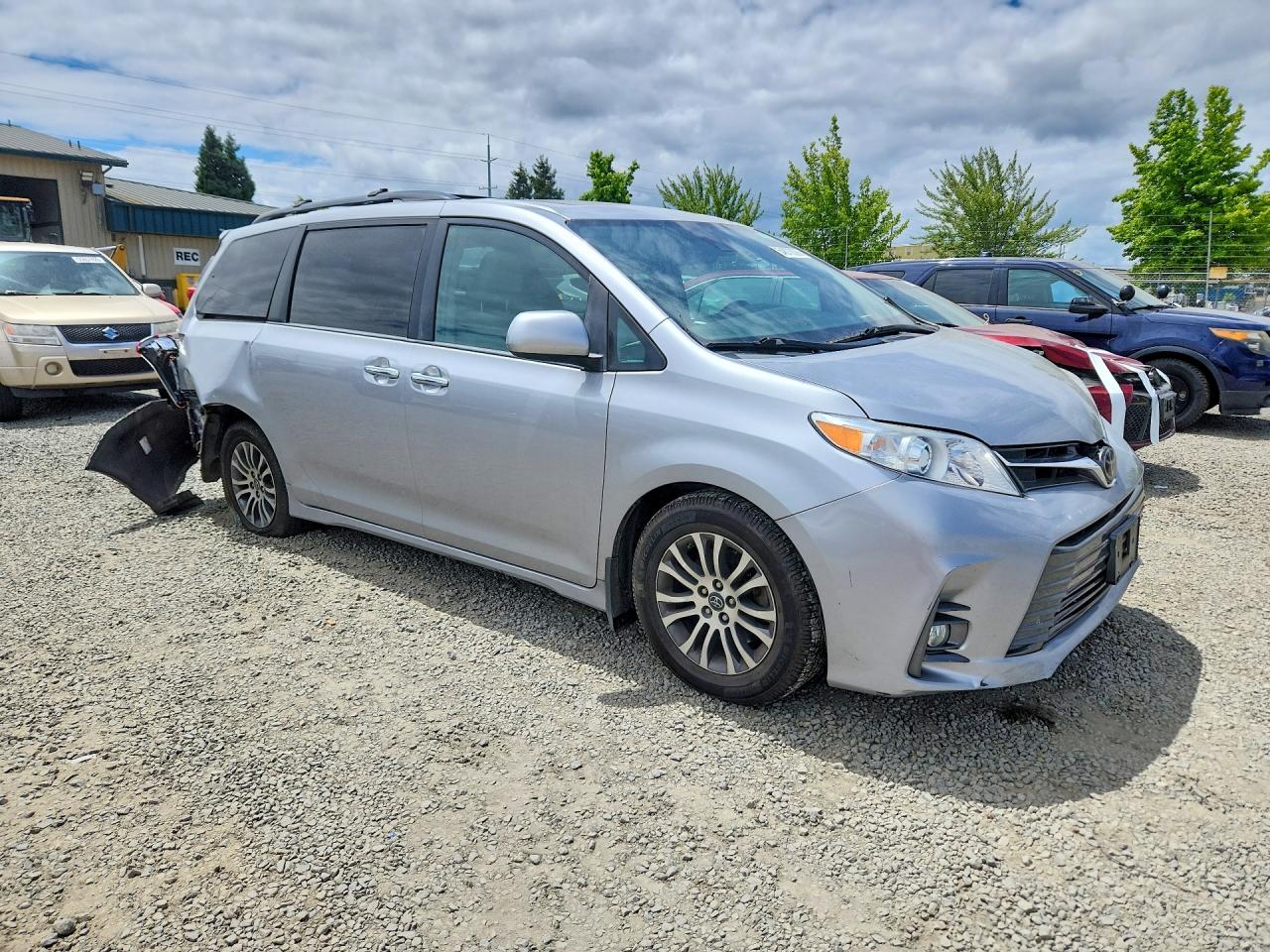 Toyota Sienna Xle 8-passenger