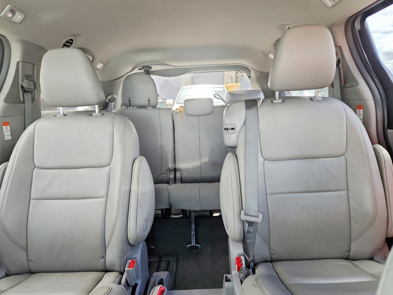 Toyota Sienna Xle 8-passenger