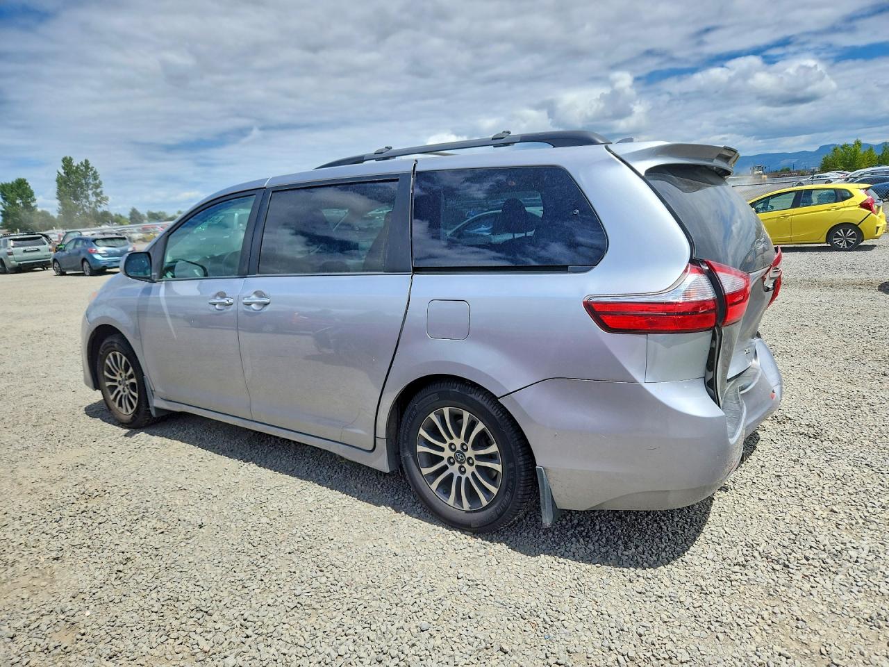 Toyota Sienna Xle 8-passenger