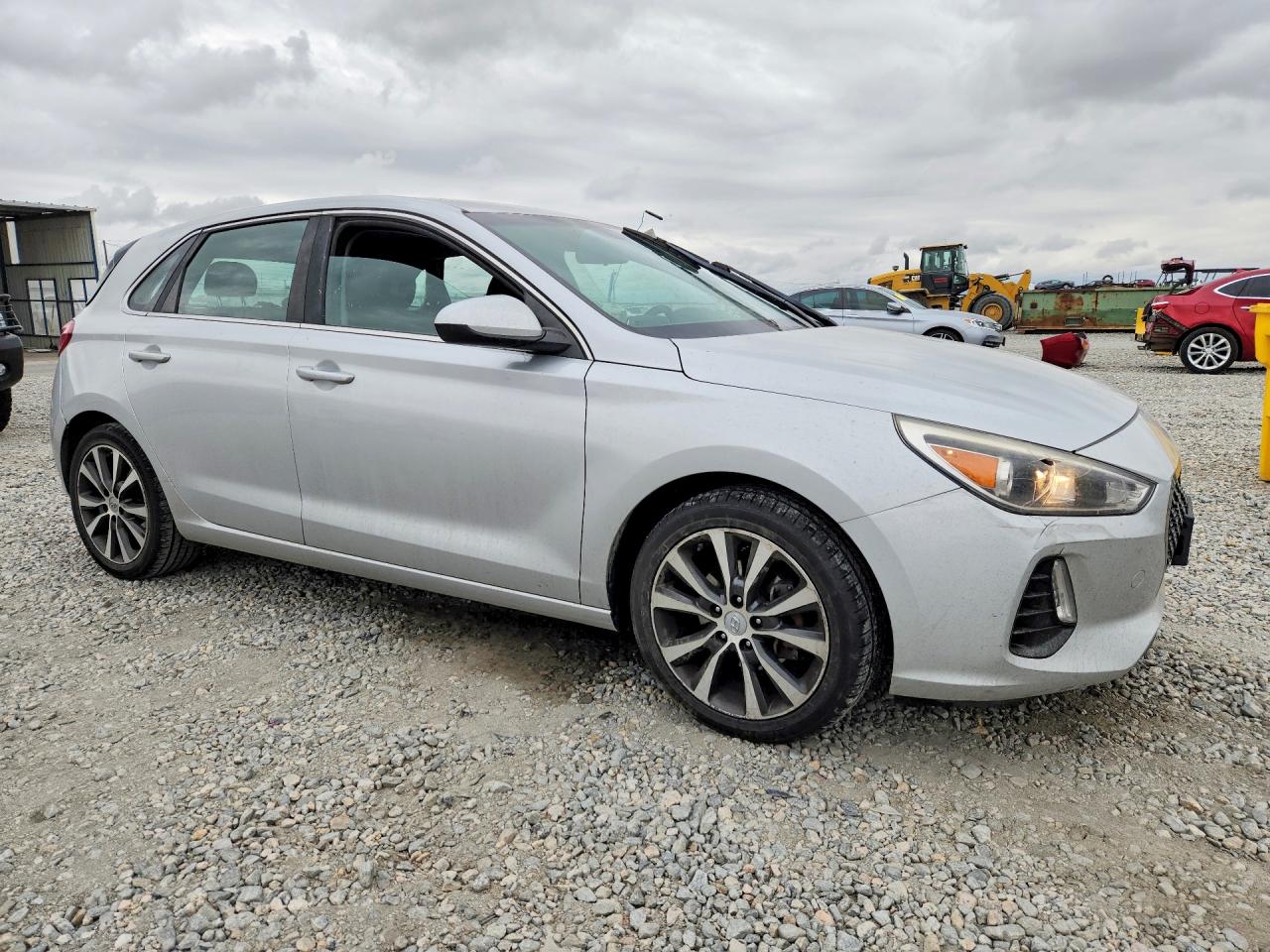 Hyundai ELANTRA Base