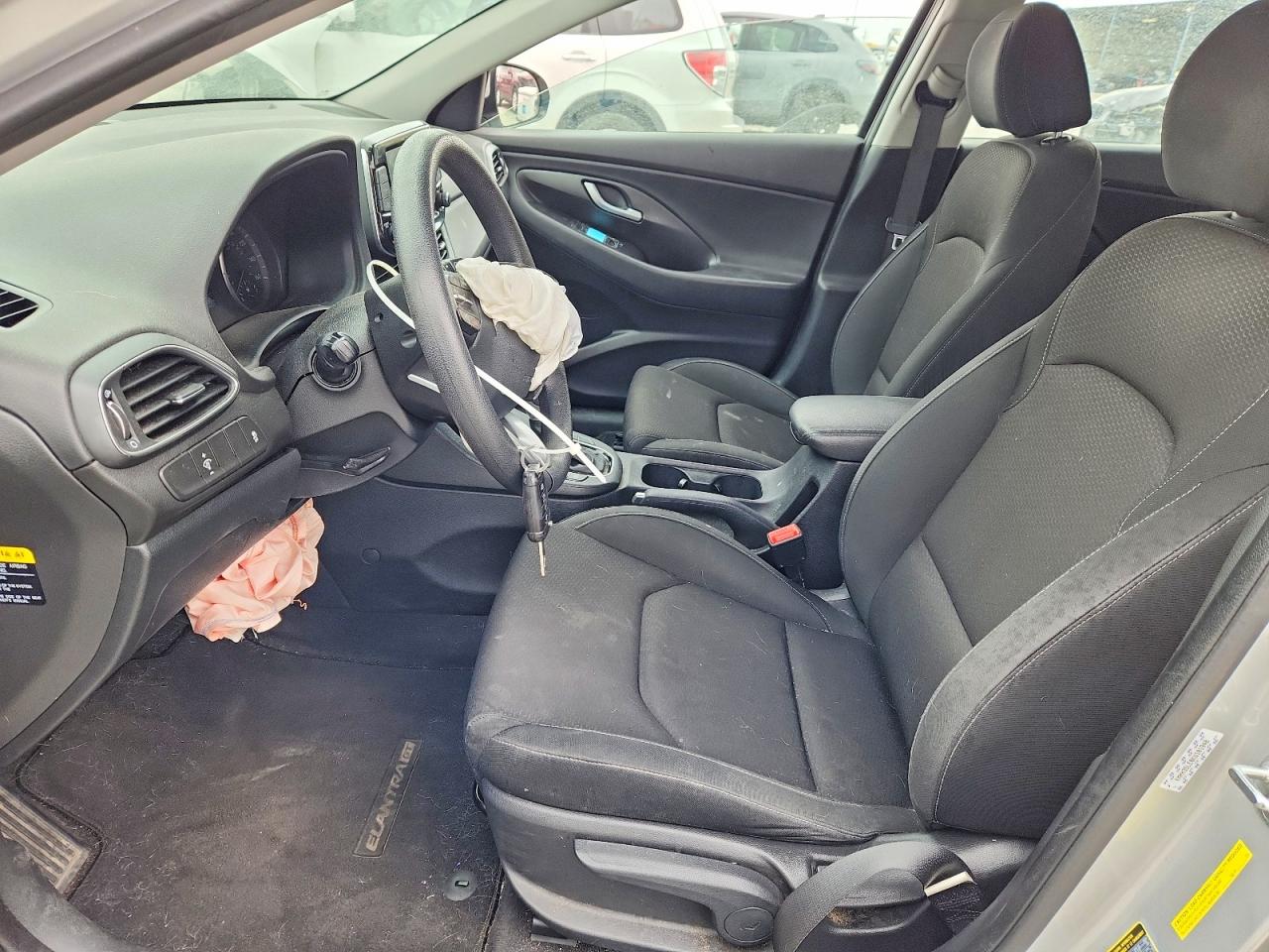 Hyundai ELANTRA Base