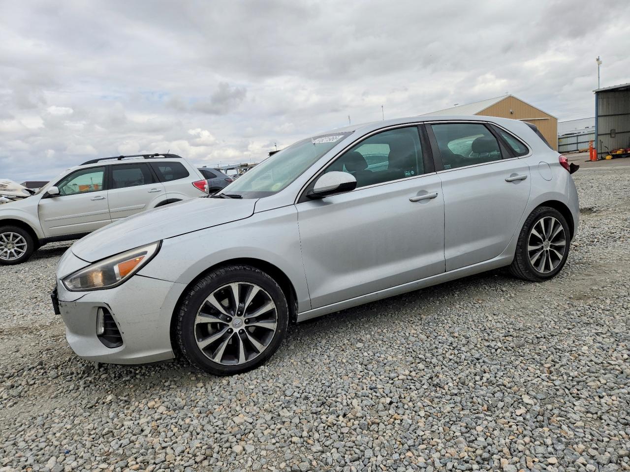 Salvage Hyundai ELANTRA Image