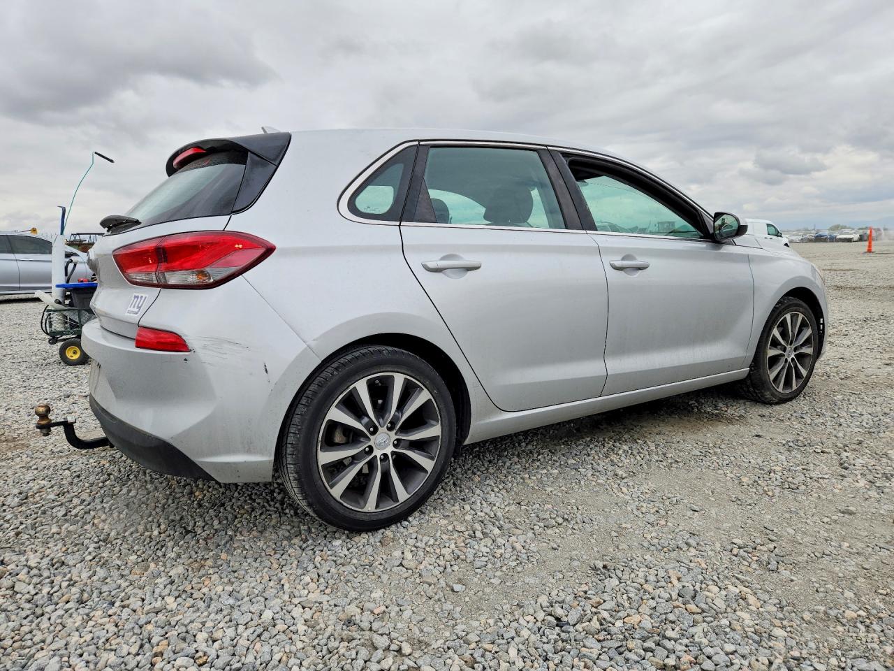 Hyundai ELANTRA Base