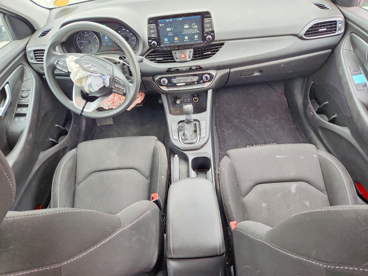 Hyundai ELANTRA Base
