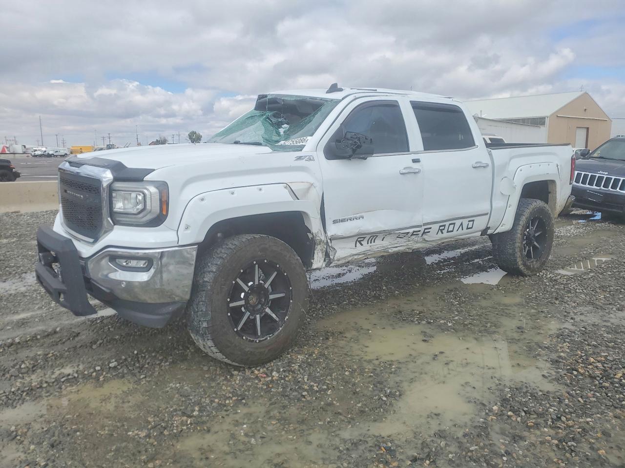 Salvage GMC Sierra Image