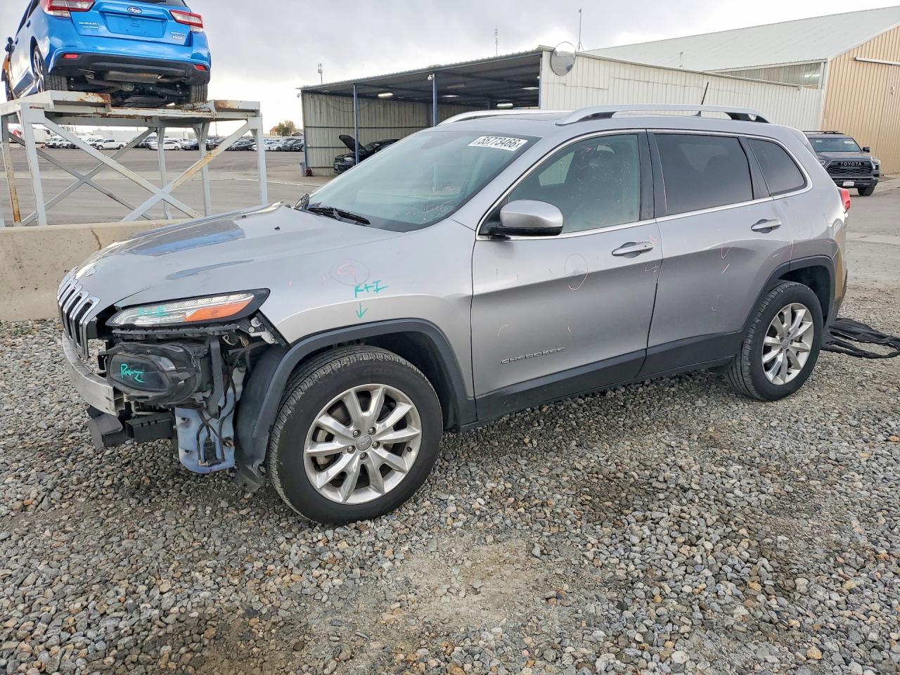 Salvage Jeep Cherokee Image