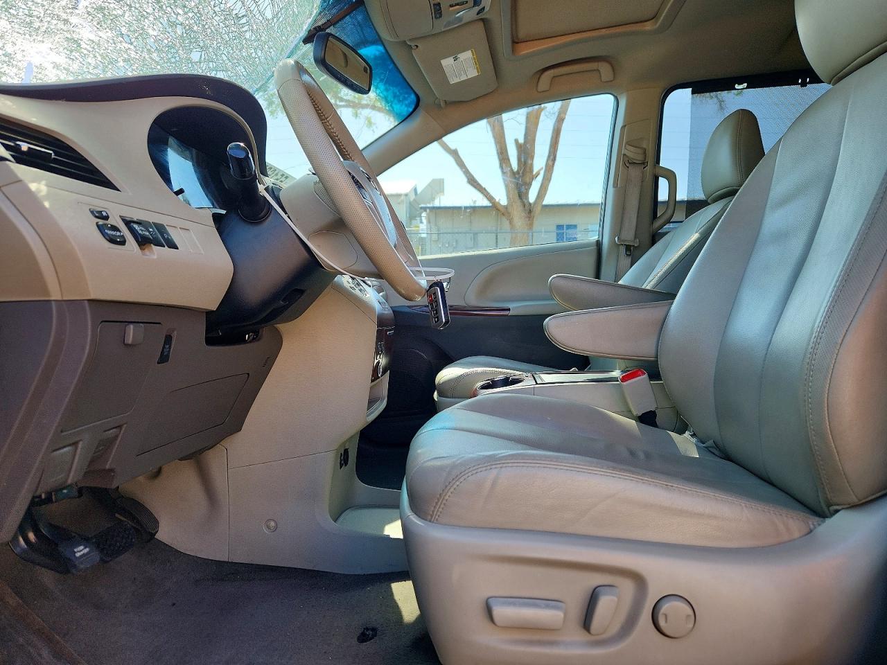 Toyota Sienna Xle 8-passenger