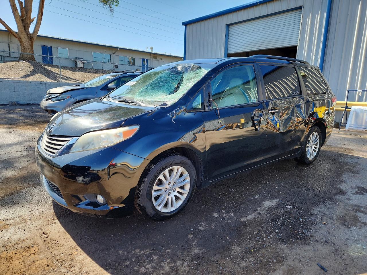Salvage Toyota Sienna Image