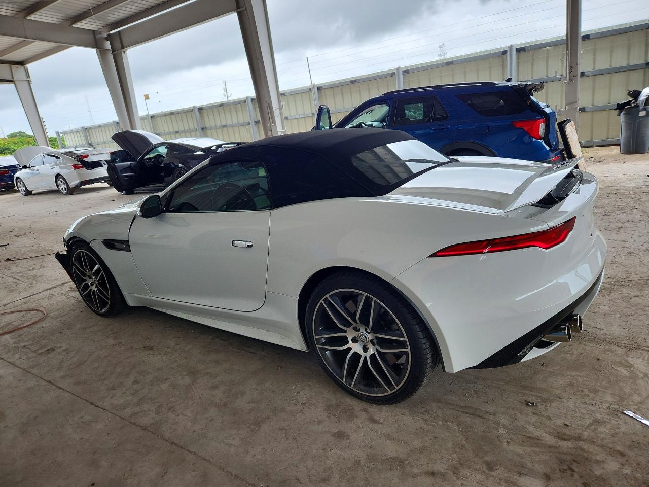 Jaguar F-TYPE R Dynamic