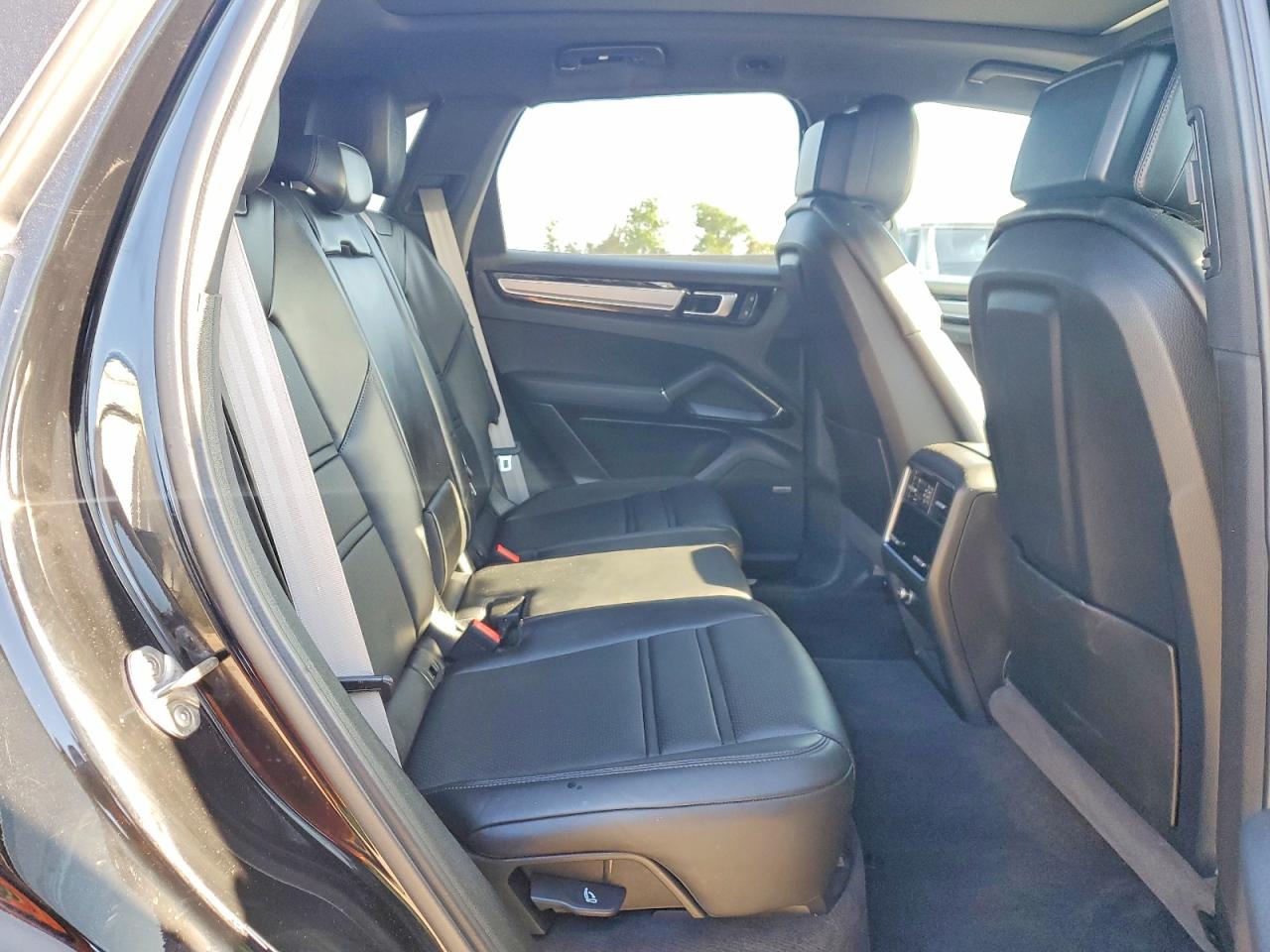 Porsche Cayenne Base
