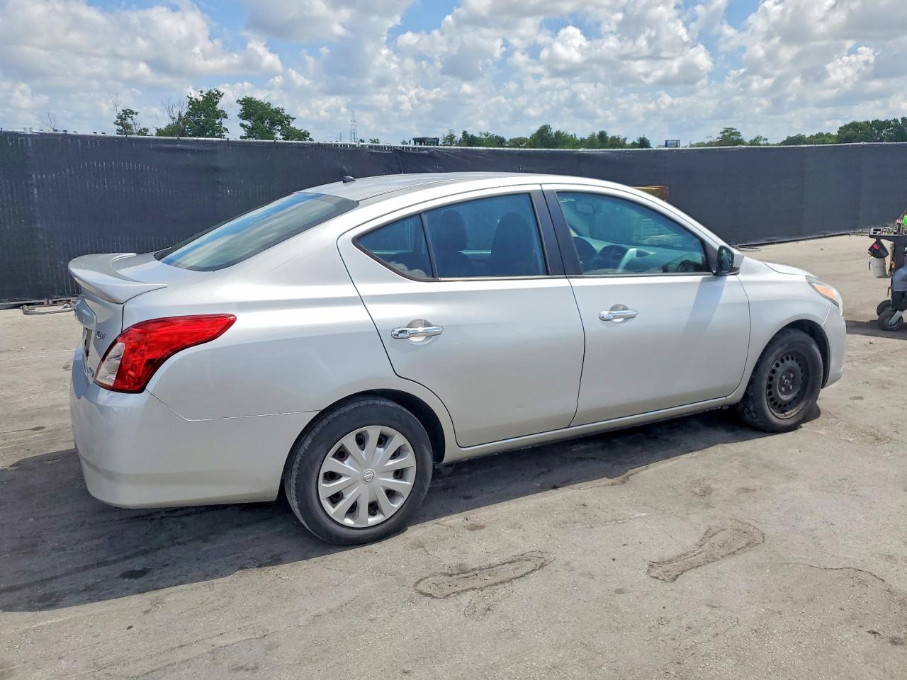 Nissan Versa 1.6 Sv