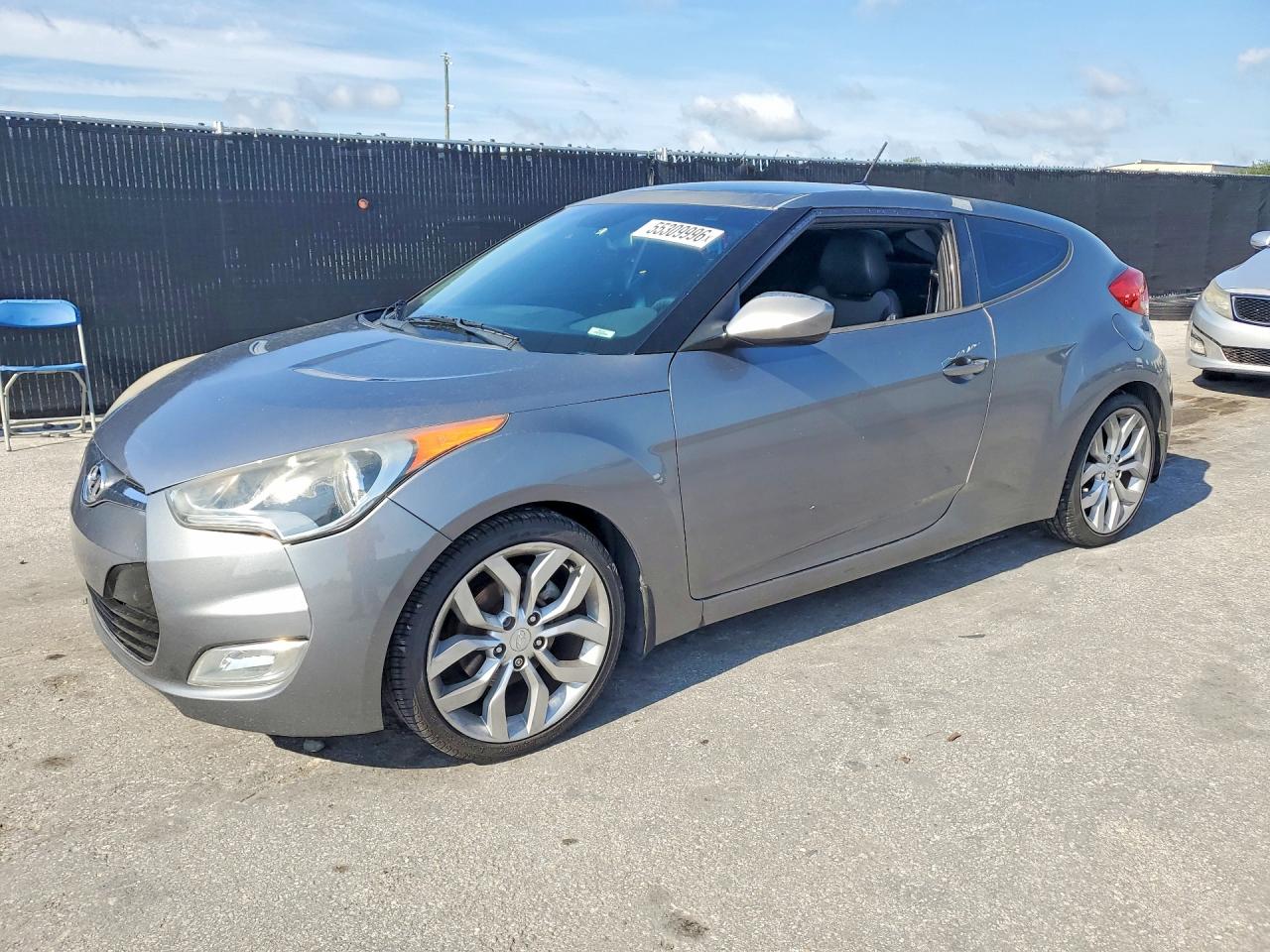 Salvage Hyundai VELOSTER Image
