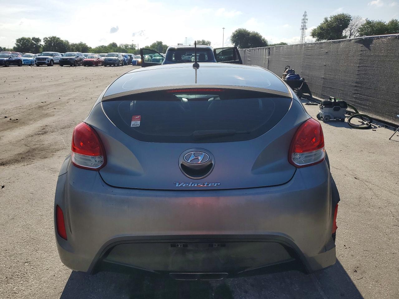Hyundai VELOSTER Base
