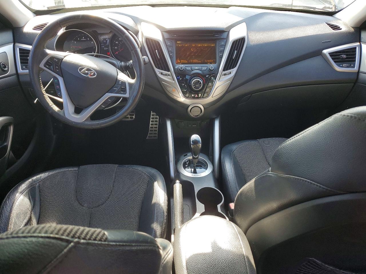 Hyundai VELOSTER Base