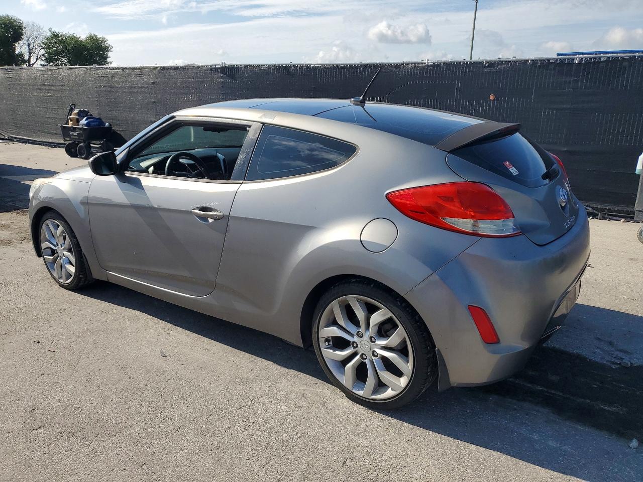 Hyundai VELOSTER Base