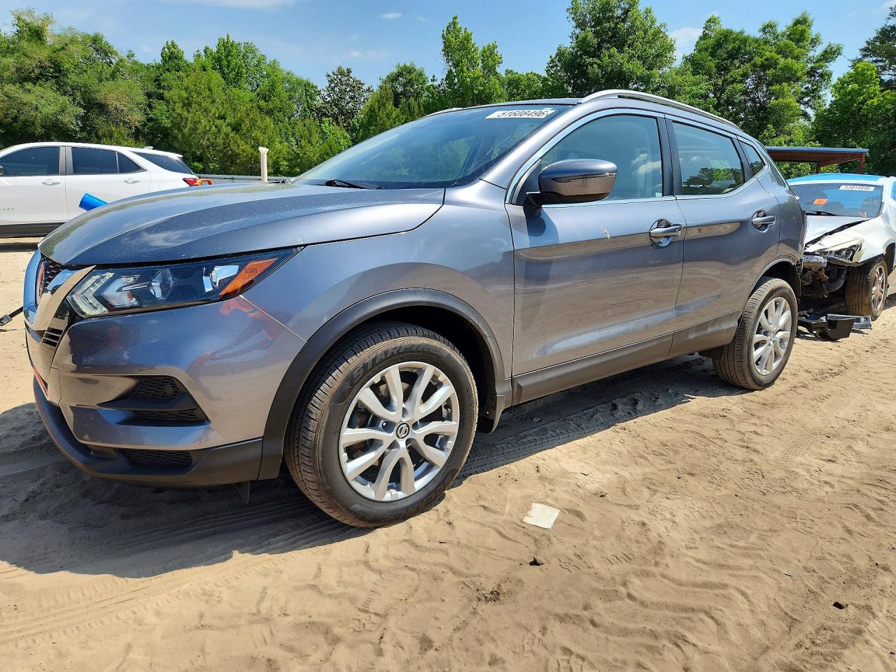 Salvage Nissan Rogue Image