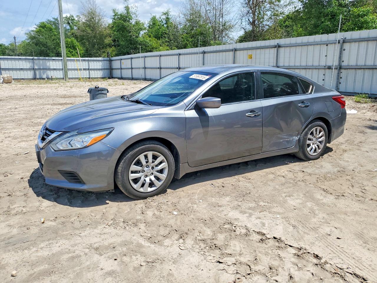 Salvage Nissan Altima Image