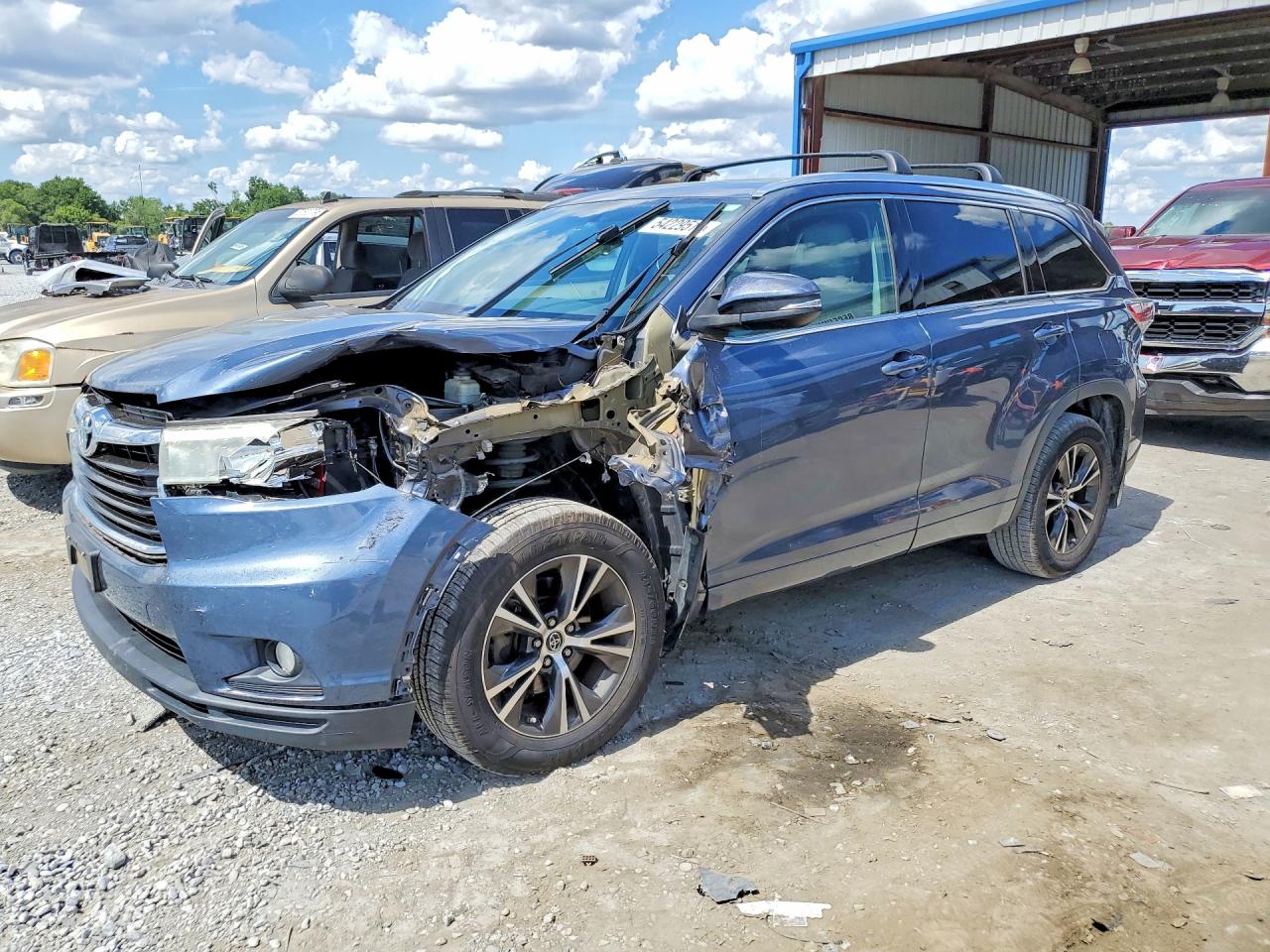 Salvage Toyota Highlander Image