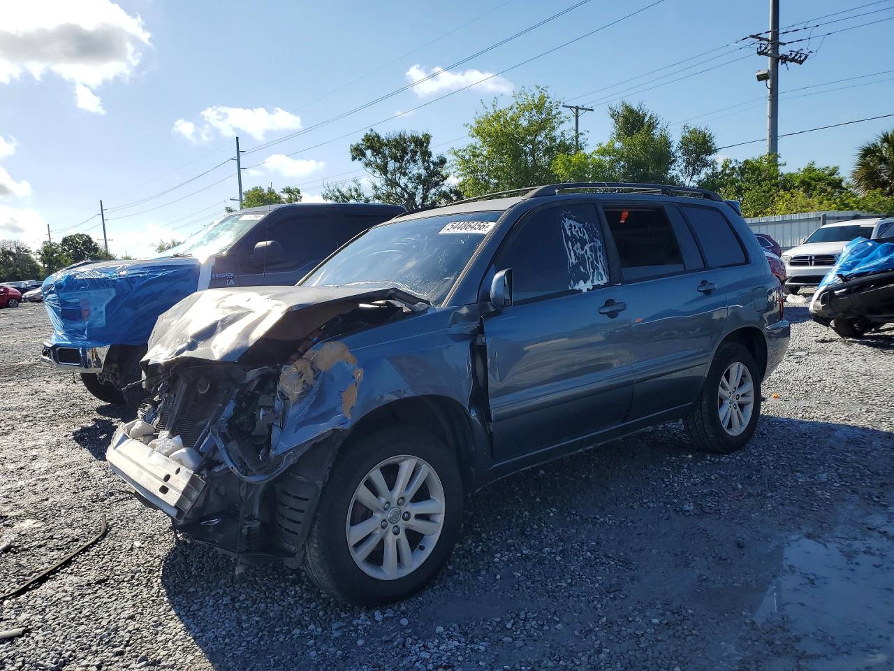 Salvage Toyota Highlander Image