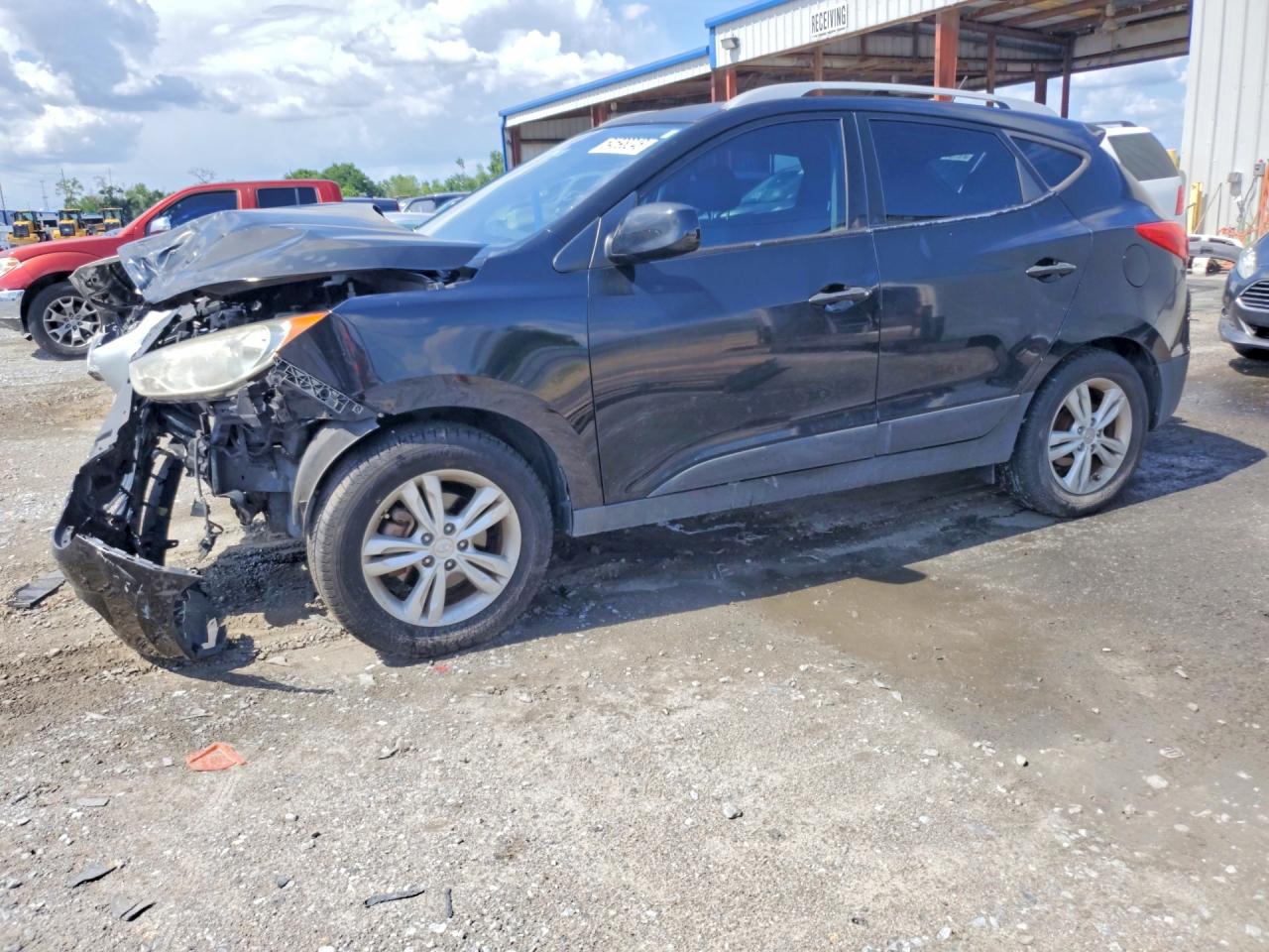 Salvage Hyundai TUCSON Image
