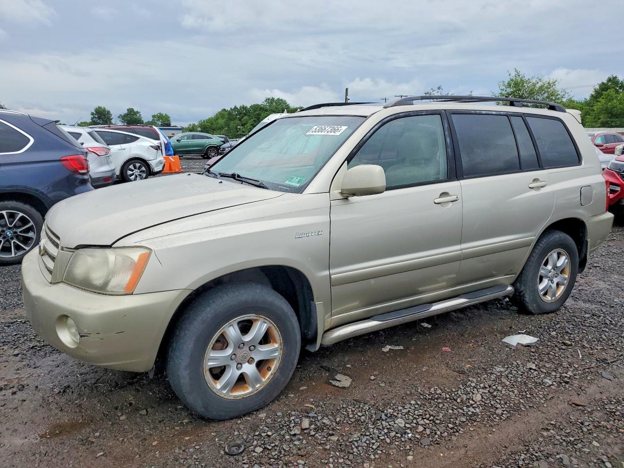 Salvage Toyota Highlander Image