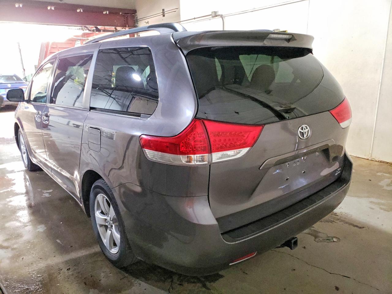 Toyota Sienna Xle 7-passenger