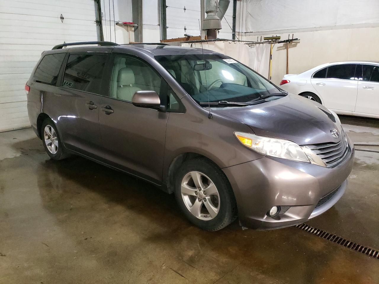 Toyota Sienna Xle 7-passenger