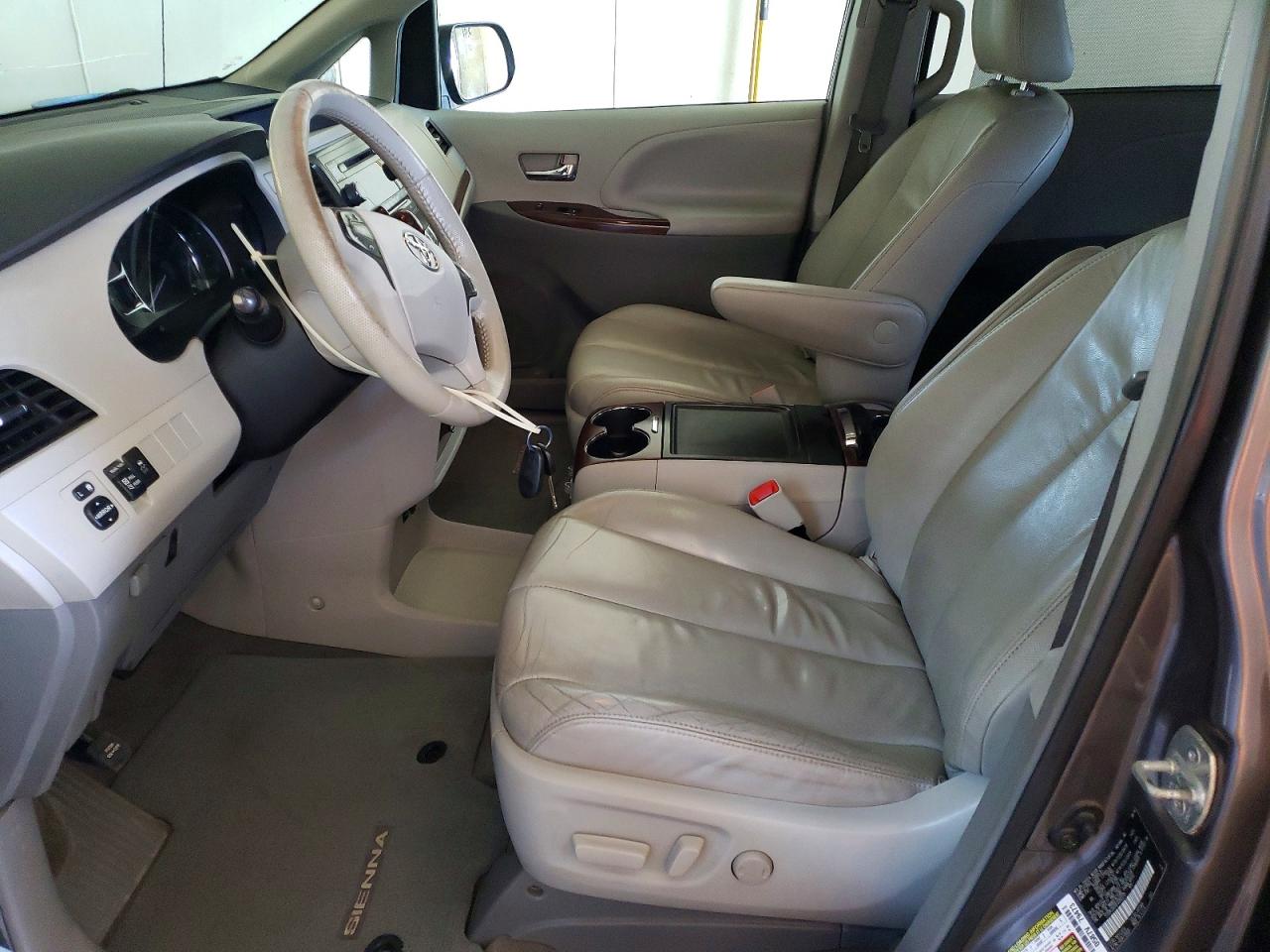 Toyota Sienna Xle 7-passenger