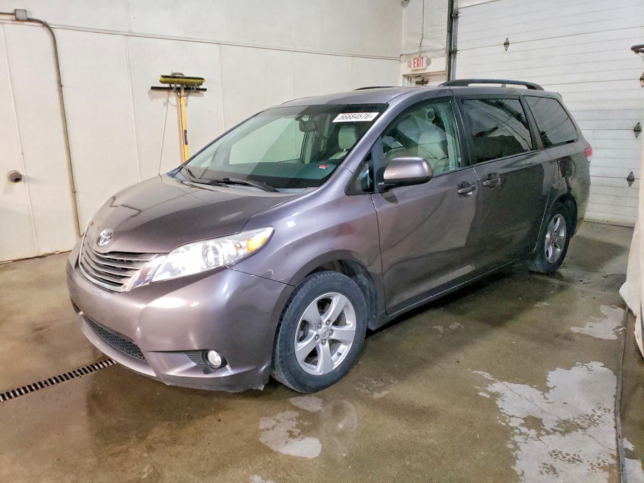 Salvage Toyota Sienna Image