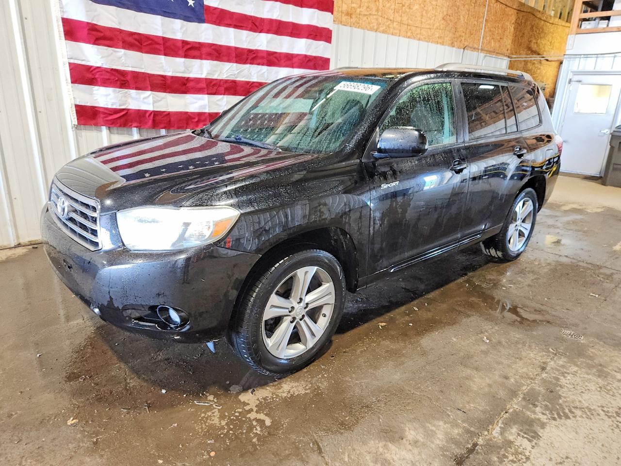 Salvage Toyota Highlander Image