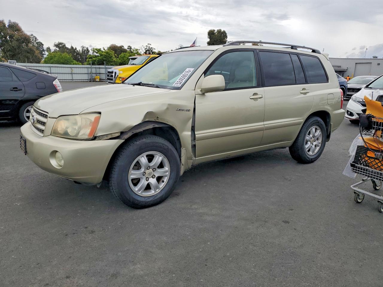 Salvage Toyota Highlander Image