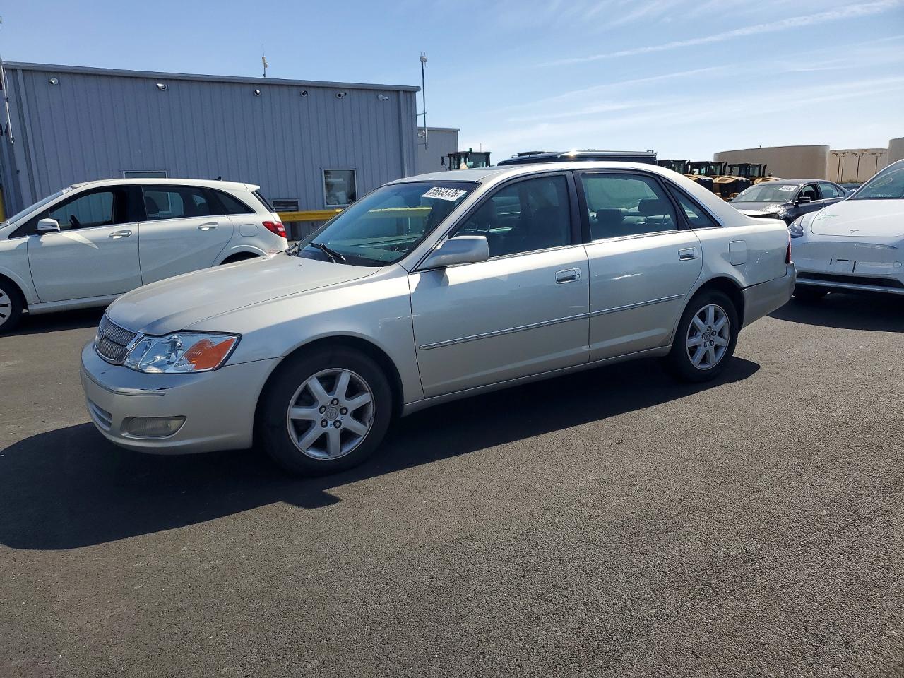 Salvage Toyota Avalon Image