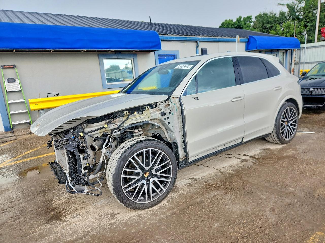 Salvage Porsche Cayenne Image